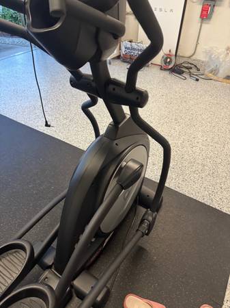 Exercise machine elliptical 1