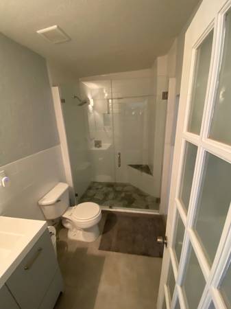$2,000 / 1br - 800ft2 - Cabaña independiente en la fila de antigüedades, todo incluido. (Fila de antigüedades .downtown west palm beach)64051003884290124