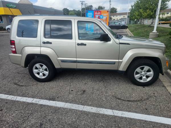 2010 Jeep Liberty 4x4 130k, funciona excelente, aire acondicionado frío - $3,200 (Warren)63470237564419123