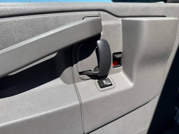 2018 Chevrolet Express 2500 - Photo 13