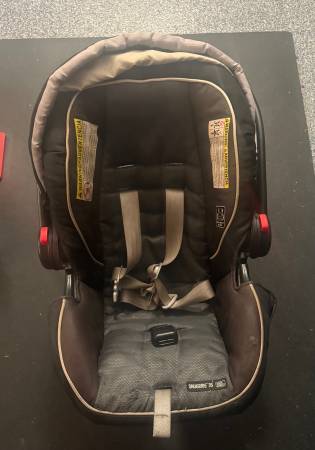 Graco snugride 35 infant car seat 1