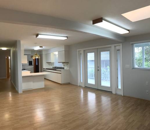 $4,100 / 5br - 2356ft2 - Spacious 5 Bedroom, 2 Bath, 2 Car Carport, 2 story Single-family home (Kalihi)63686691634305124