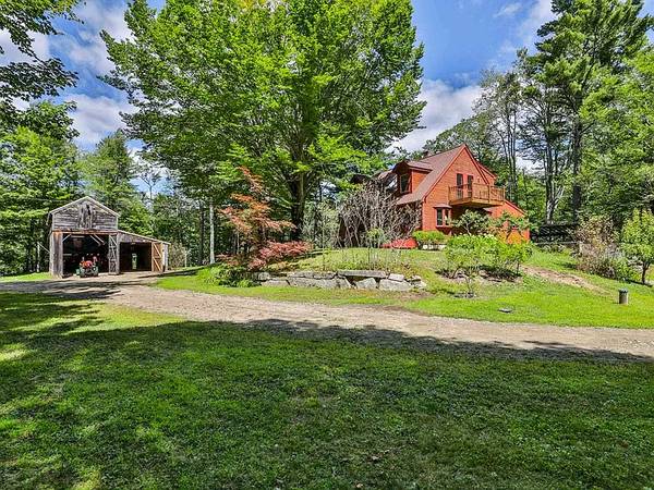 $590,000 GORGOUS TEMPLE NH PROPERTY ON 3.74 Acres w\ barn (Temple)63932055167491120