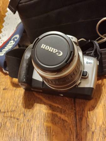 Canon EOS Rebel Camera T2 1