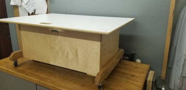 Jonti-Craft  Apollo adjustable desk/table 1