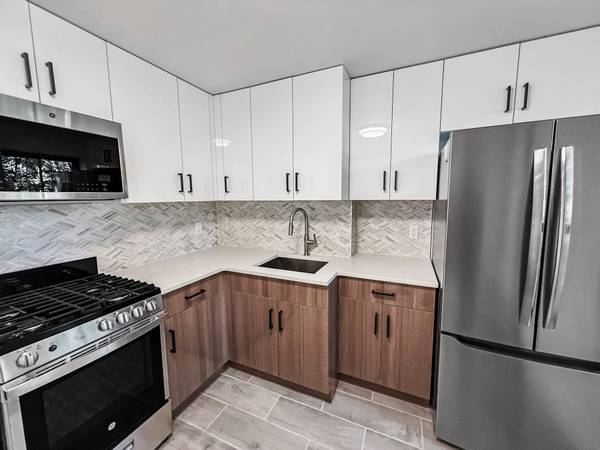 $4,850 / 3br - Newly Reno*Hrdwd Floors*Built-in Mrwve*Shrd Bckyrd*Ldry in Blg (Brooklyn)63689626929411120