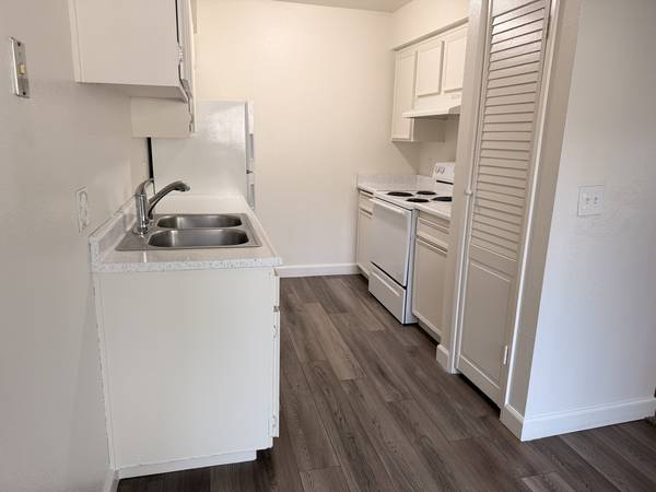 $1,295 / 2br - Lindsay Apartments 2x1- $500 off first month's rent!64008333453827123