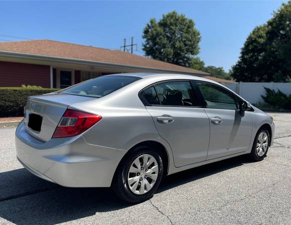 2012 Honda Civic LX - 70,000 millas - $9,000 (Seekonk, MA)63441268627713124