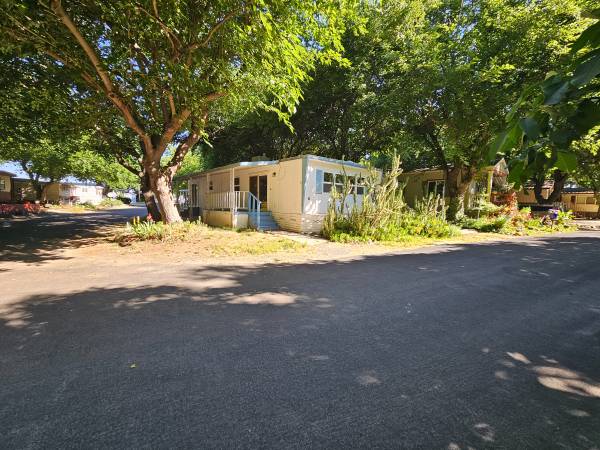 2 Bed / 1 Bath Fixer-Upper in Scenic Riverfront Mobile Home Community 1