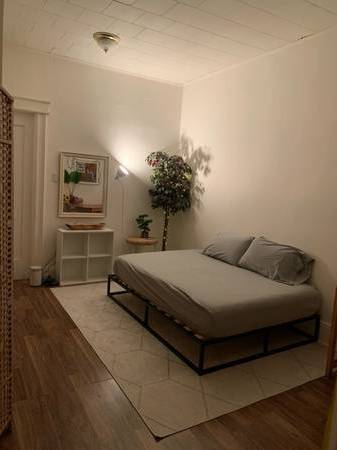 $625 large room Manhattan student seeks student or similar (Harlem / Morningside)63886542915459123