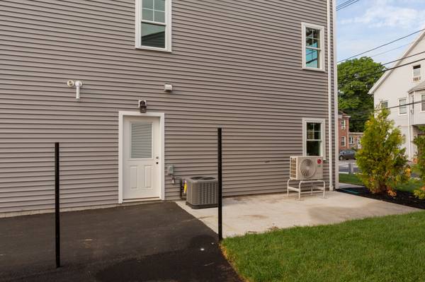 $4,600 / 3br - Waltham 3 Bed/3.5 Bath Townhouse | Near Waltham Station63620195250947121