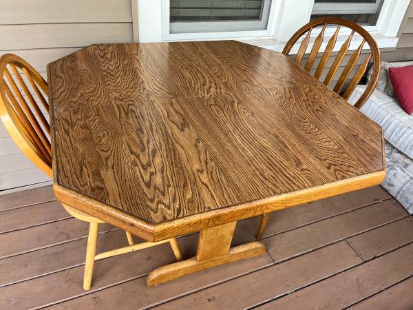 Dining table with expandable leaf and 2 chairs 1