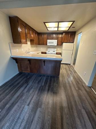 NO APP FEE 2X2 *$500 OFF FIRST MONTHS RENT NEW CARPET/FLOORING 1