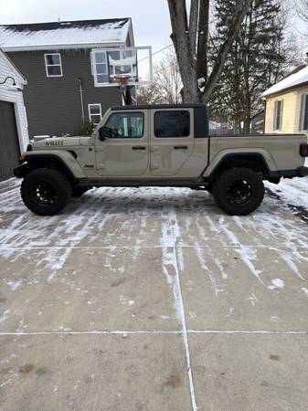 2022 Jeep Gladiator 4X4 1