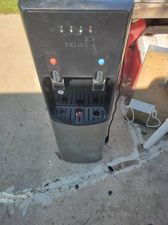 Primo hot and cold water dispenser 1