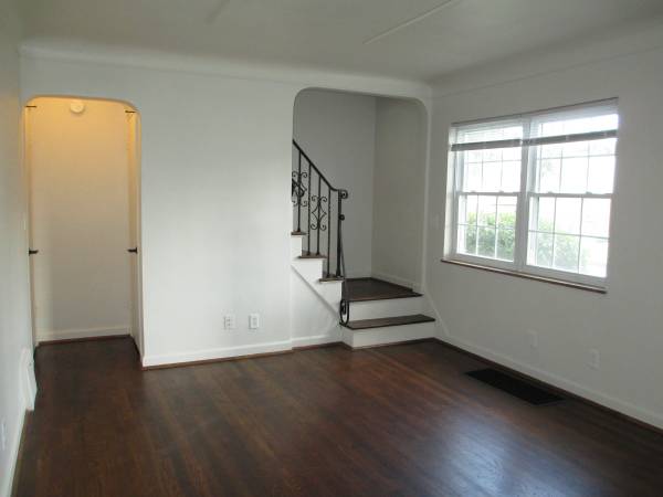 $1,155 / 2br - 875ft2 - Deposit Special! 2 Bedroom, 1 Bath Townhome w/ Garage in Hartwell! (Cincinnati)63974188669699120