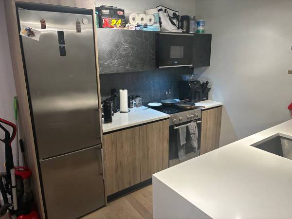$550 / 1br - COMFORTABLE BED ROOM WITH BATH CLOSET NEAR BUS STOP (Burlingame)63823030107777120