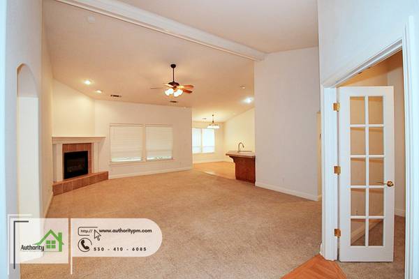 $2,595 / 3br - 1993ft2 - 3377 Heritagetown Dr.  Beautiful home in East Redding, Access to Hwy44 (Redding)63972384104322123