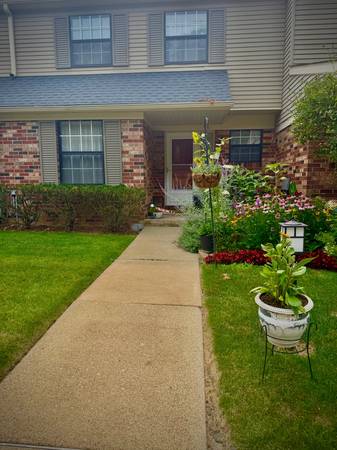 3 bath 2.5 baths Townhouse in Parkview Hills 1