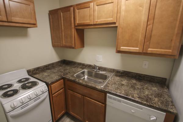 $1,235 / 2br - 750ft² - Don't Miss Out on What Park Lane Apartments Has to Offer – Tour Today! (North Central)63172765803009123
