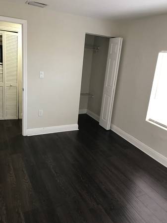 Great room available in large house in the heart of Miami 1