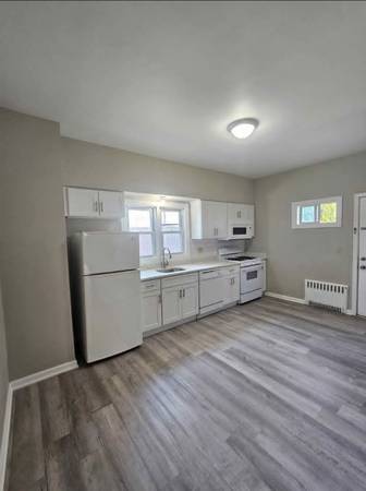 $3000.00 / 3br - 750ft2 - Recently renovated 3 bedrooms, 1 bath apartment in a quiet neighborhoo63762780420483121