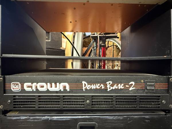 Crown Power Base 2 - PB2 Channel Pro Audio Amplifier 400 Watts 1