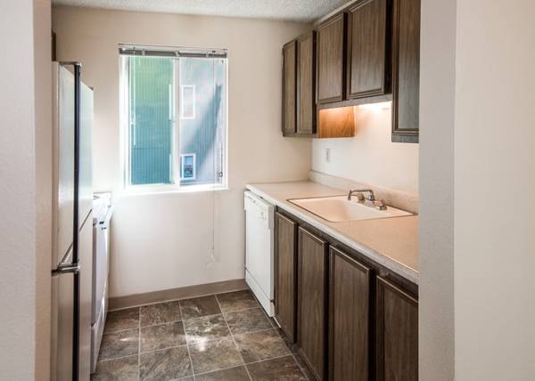 $1,335 / 2br - 776ft2 - Live Like you Want! That's Our Anthem! $500 Off First Month!63831465759745122