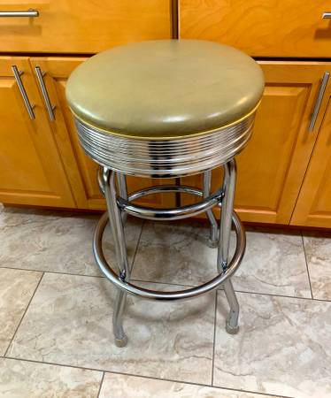 Chrome Ribbed Swivel Bar Stool (70's) 1