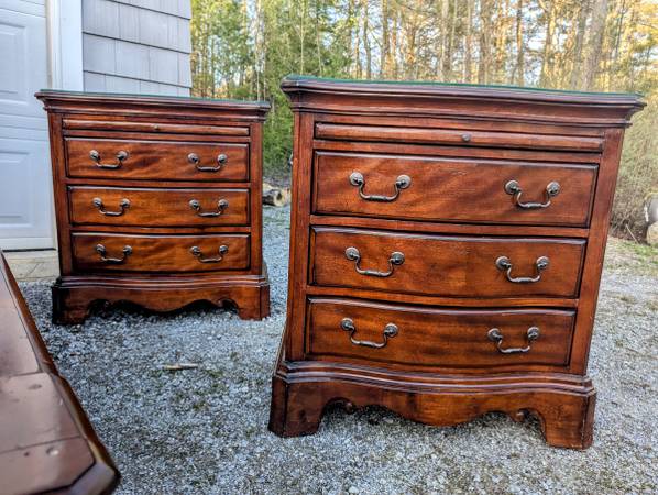 California King Bedroom Set with Large Dresser and Two Bedside Tables - $750 (Hillsborough)63470912230019122