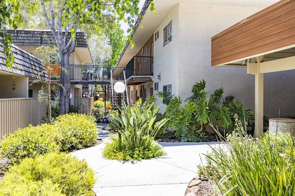 $2,375 / 1br - 585ft2 - Clubhouse with Fireplace, Frost-Free Refrigerators, 1 bedroom (fremont / union city / newark)63868037785859124
