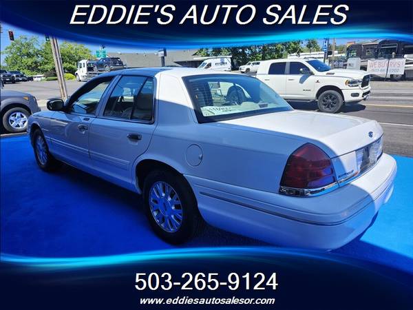 2004 Ford Crown Victoria LX - $5,99563618455392387122