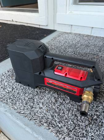 Milwaukee M18™ Transfer Pump 1