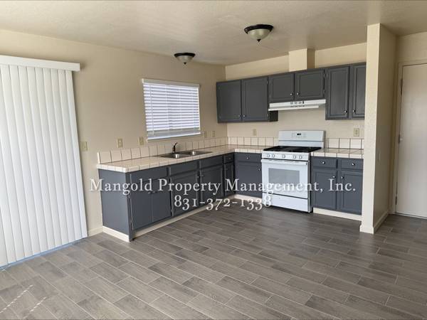 $2,925 / 3br - Three Bedroom Unit Located in Greenfield Neighborhood (Greenfield)64009501377923121