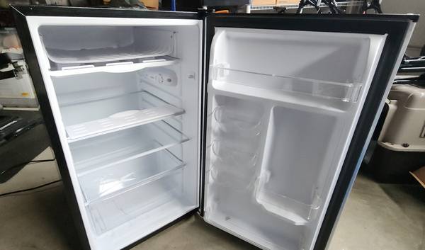 Mini Fridge 4.4 cu ft 1