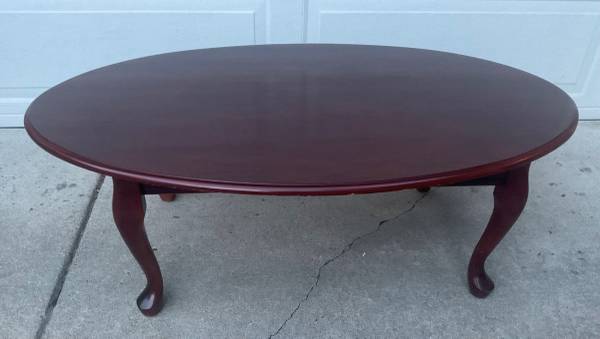 Living room table nice solid condition. 1