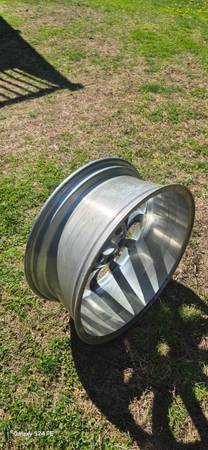 Aluminum Automotive Rim - $80 (East Bridgewater)63439137801987122
