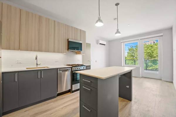 $2,940 / 2br - WEST TOWN ~ 2 Bedroom ~ Rent Special! Get 2 MONTHS FREE RENT! (West Town, Chicago)63902943486082122