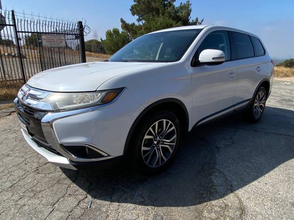 2017 MITSUBISHI OUTLANDER AWD SE ASIENTO DE TERCERA FILA, TÍTULO LIMPIO, PESTAÑA ROSA, PASÓ INSPECCIÓN TÉCNICA, REG2 - $5.000 (Los Ángeles)634707749683231218