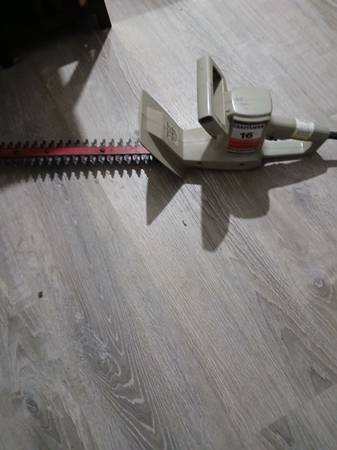 Outdoors trimmers - $30 (Decatur)63470457107713121