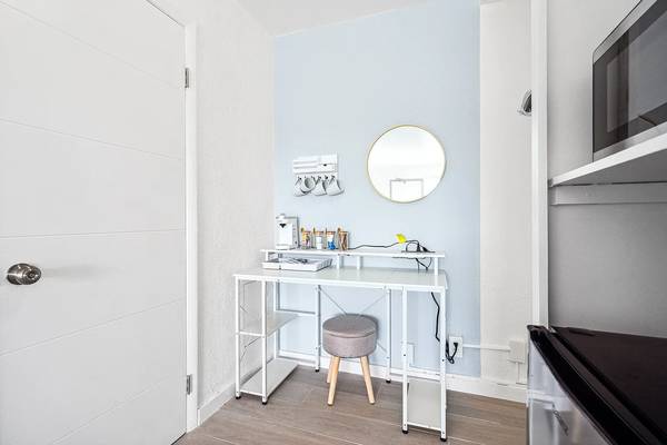 $1,150 FURNISHED 12 MONTHS-ALL UTILITIES INCLUDED (FT LAUDERDALE)64051004105730124