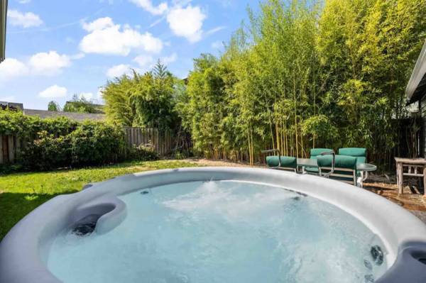 $220 / 4br - Retiro Rhone: Artesano de Lujo con Ducha de Vapor, Bañera de Hidromasaje, Mesa de Billar, Barbacoa, Wal (Portland, OR)63914740318594122