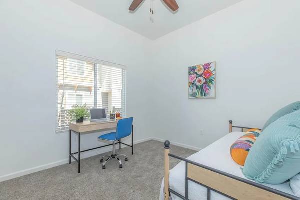 $2,140 / 2br - 1106ft2 - EXPERIENCE ELEVATED LIVING! BEAUTIFUL & BRIGHT 2 BEDROOM APT HOME! (WHITE CABINETRY, QUARTZ COUNTER TOPS, AMPLE CLOSET SPACE!)64008333340290123