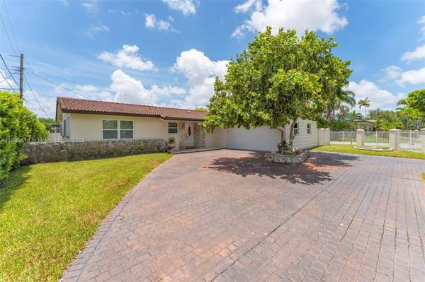 $3,850 / 3br - Amazing Corner Home 3BR-2BA- NO HOA- Fast Approval! (Miami)64002016761857121