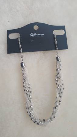 New in original package necklace from Reitmans 1