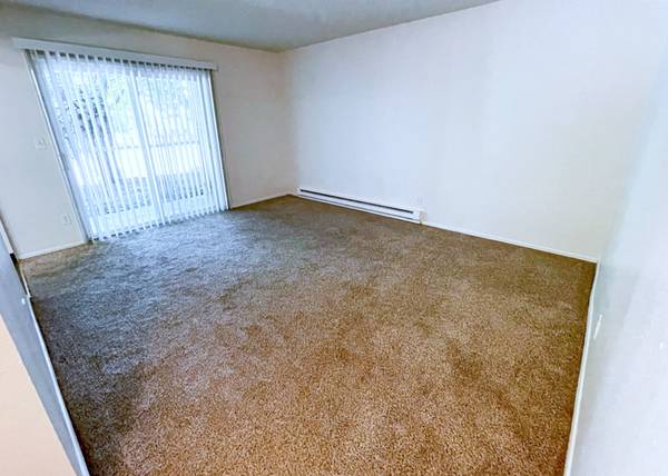 $1.365 / 2br - 2B en Halsey Street cerca de la Interestatal 84 - Espacio para comedor, Sala grande (Wilkes-Este)63841707242115124