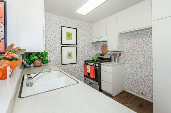 $2,500 / 2br - 793ft2 - 2 dormitorios, áreas de picnic, acceso al transporte público (Santa Clarita-Newhall)63857624311553124