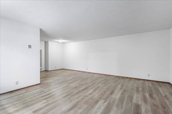 $2,200 / 2br - 3061 Kansas St. #1 - 2 bedroom | 1 bath | Lower unit (oakland east)63880013373443121