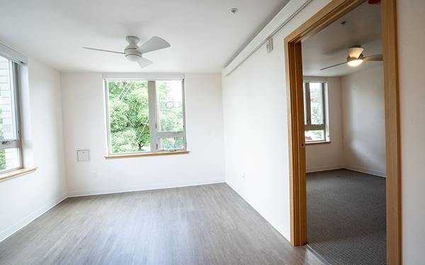 $978 / 1br - 488ft2 - Cable TV Access, Ceiling Fans, Elevator (9777 NE Glisan St, Portland, OR)63999314978819121
