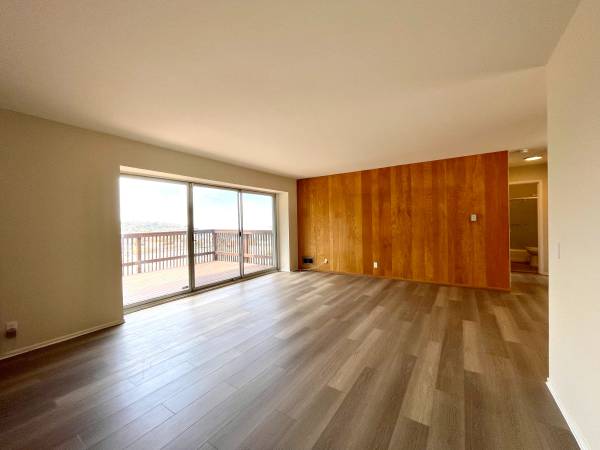 $3,695 / 1br - Well-Maintained Rear 1BR w/ Balcony, Views & Parking Included (twin peaks / diamond hts)63994099676674122